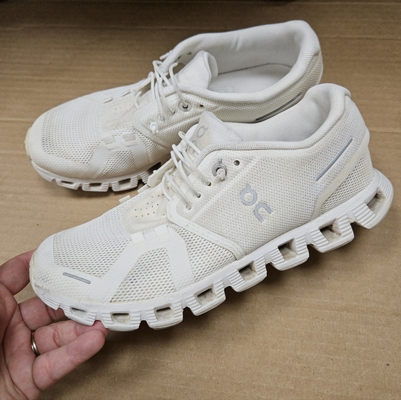 On Running Shoes - On Cloud On Running White Sneakers Size 7.5